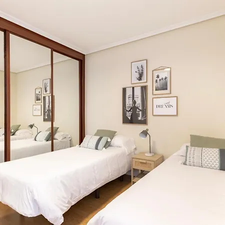 Apartment Akomodat En En El Centro De Con Parking *