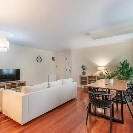 Apartment Akomodat En En El Centro De Con Parking