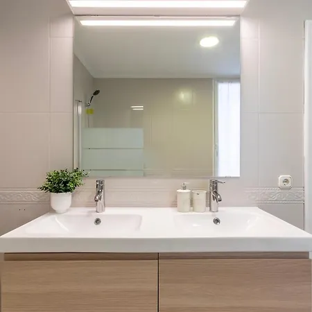 Akomodat En En El Centro De Con Parking בילבאו